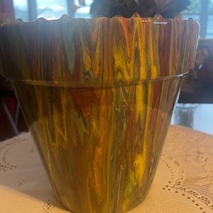 Fluid poured flower pot